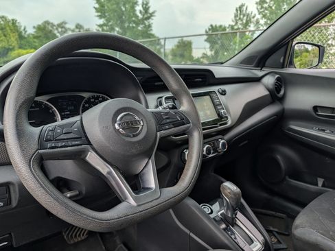 Used 2020 Nissan Kicks S FWD image 17