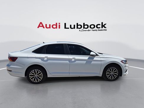 Used 2019 Volkswagen Jetta SE w/ Cold Weather Package FWD image 9