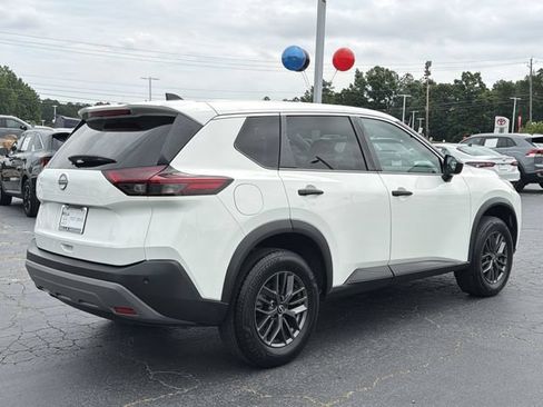Used 2022 Nissan Rogue S FWD image 5