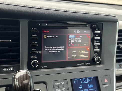 Used 2018 Toyota Sienna XLE image 19