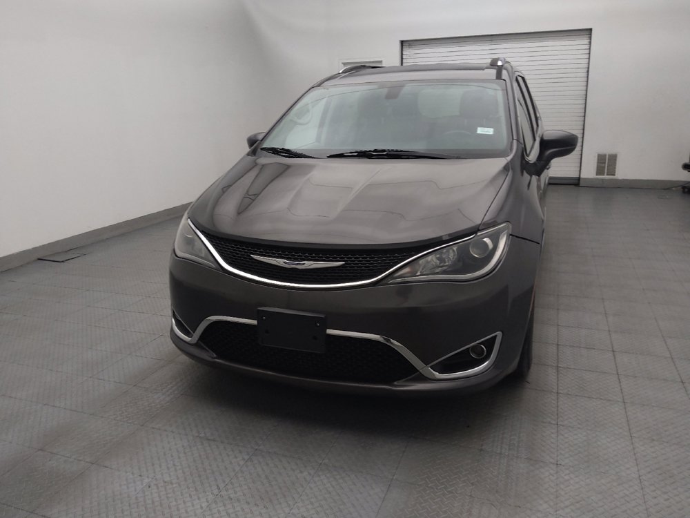 Used 2020 Chrysler Pacifica Touring-L FWD image 15