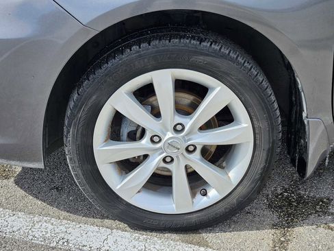 Used 2016 Nissan Versa SL image 9