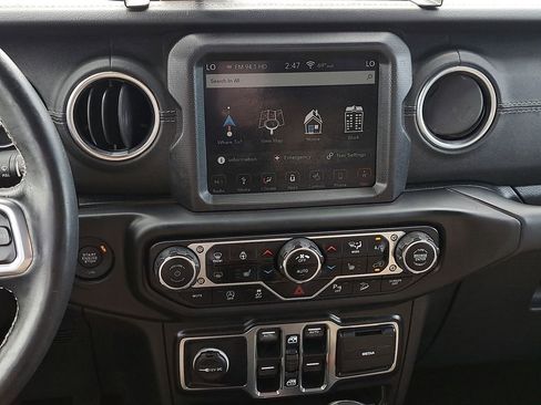 Used 2019 Jeep Wrangler Unlimited Sahara image 18