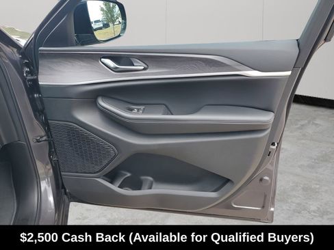 New 2025 Jeep Grand Cherokee L Limited w/ Luxury Tech Group II RWD image 22