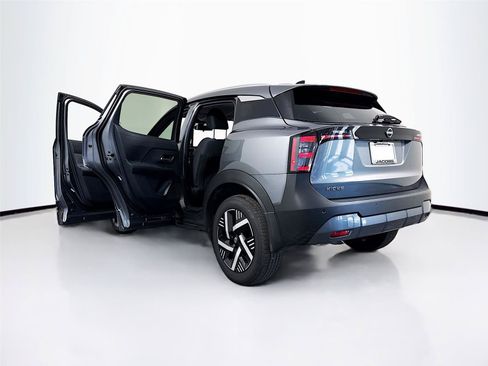 Used 2026 Nissan Kicks SV FWD image 35