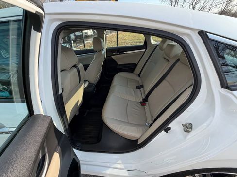 Used 2016 Honda Civic Touring image 19