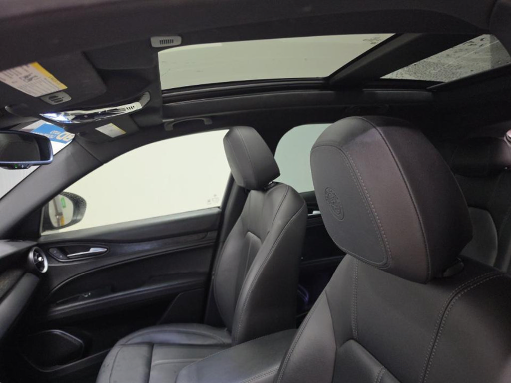 Used 2023 Alfa Romeo Stelvio Sprint RWD image 7