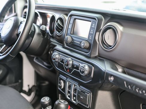 Used 2020 Jeep Wrangler Sport AWD/4WD image 4