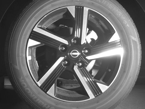 Used 2025 Nissan Sentra SV FWD image 14