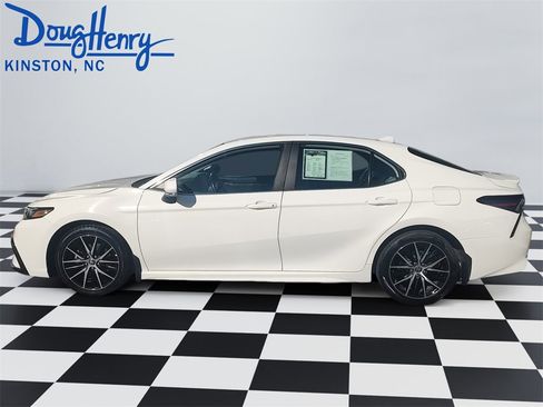 Used 2024 Toyota Camry SE image 2