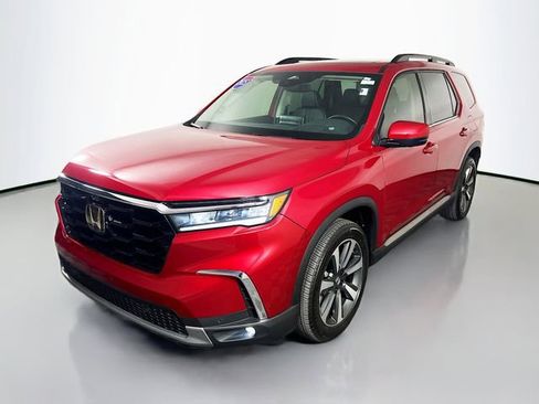 Used 2025 Honda Pilot Elite image 4