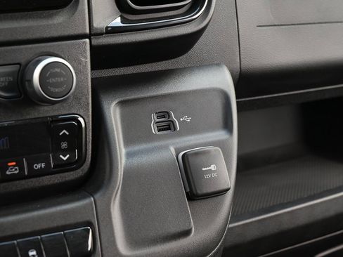 Used 2025 RAM ProMaster 2500 w/ Storage Group image 31