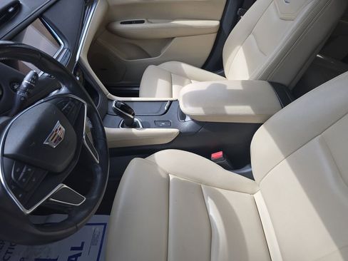 Used 2018 Cadillac XT5 FWD image 16