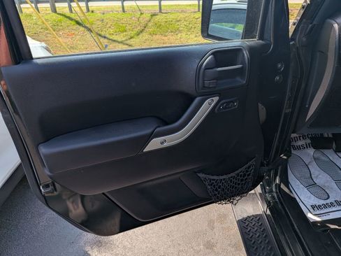 Used 2011 Jeep Wrangler Sahara image 14