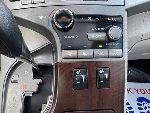 Used 2010 Toyota Venza image 24