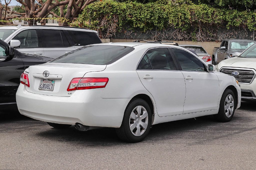 Used 2010 Toyota Camry FWD image 3