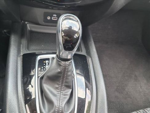 Used 2020 Nissan Rogue SV FWD image 12