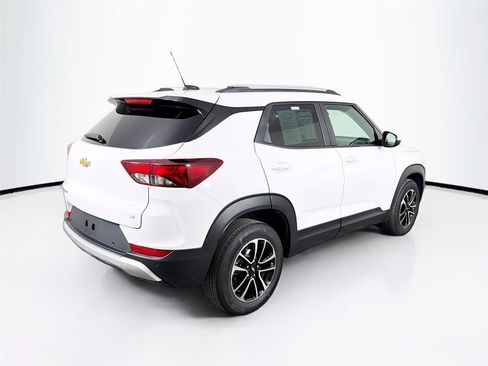 Used 2025 Chevrolet TrailBlazer LT w/ Driver Confidence Package image 7