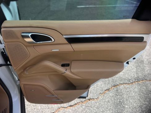 Used 2013 Porsche Cayenne Diesel AWD/4WD image 23