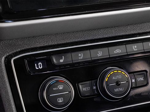 Used 2021 Volkswagen Atlas SEL Premium image 23