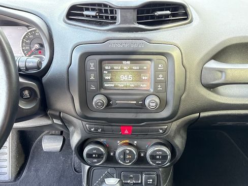 Used 2017 Jeep Renegade Limited image 23