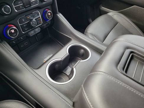 Used 2022 Chevrolet Suburban LT RWD image 26