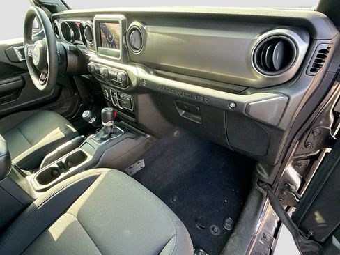 Used 2023 Jeep Wrangler Unlimited w/ Convenience Group AWD/4WD image 33