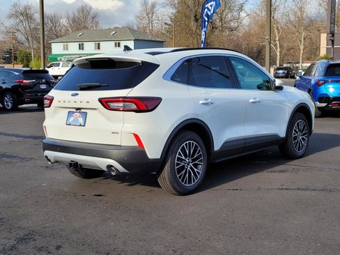 New 2025 Ford Escape SE w/ Class II Trailer Tow Package FWD image 5