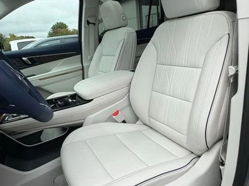 New 2026 Buick Enclave Avenir w/ Super Cruise Package image 13