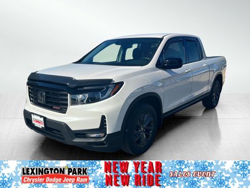 Used 2023 Honda Ridgeline Sport image 2