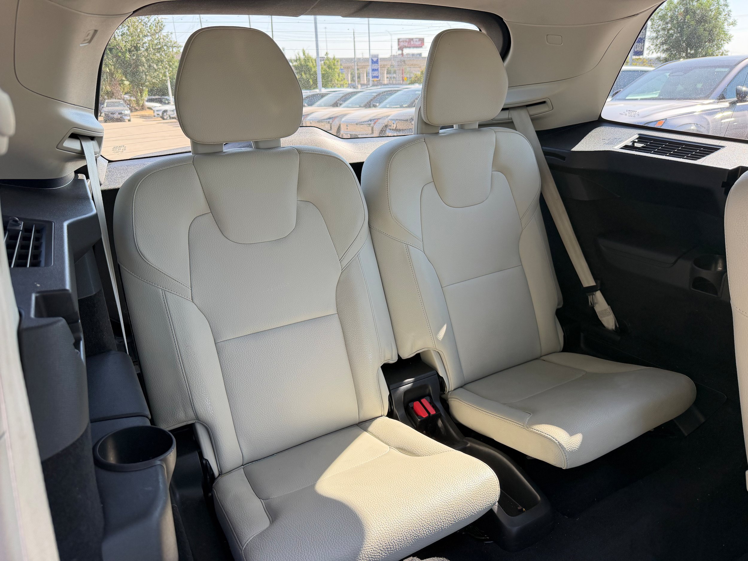 Certified 2025 Volvo XC90 T8 Plus w/ Protection Package Premier AWD/4WD image 13