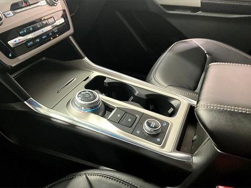 Used 2023 Ford Explorer XLT image 18
