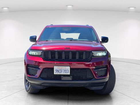 Used 2025 Jeep Grand Cherokee Altitude AWD/4WD image 2