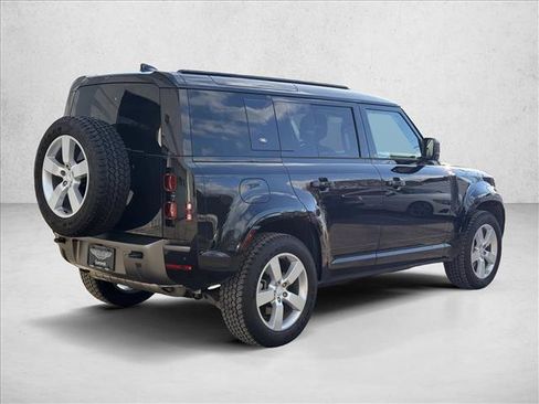 Used 2024 Land Rover Defender 110 X-Dynamic SE image 6