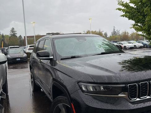 Used 2021 Jeep Grand Cherokee L Limited image 3