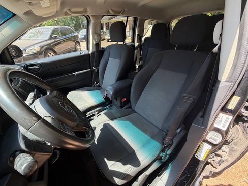 Used 2013 Jeep Compass Latitude FWD image 13