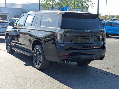 New 2026 Chevrolet Suburban RST w/ Comfort Package AWD/4WD image 7
