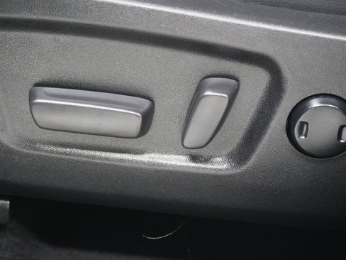Used 2018 Toyota Highlander Plus FWD image 17