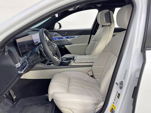 Used 2023 BMW i7 xDrive60 w/ Executive Package 2 image 17