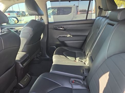 Used 2022 Toyota Highlander XLE image 13