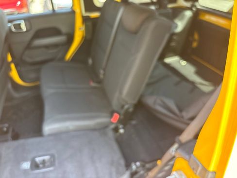 Used 2019 Jeep Wrangler Unlimited Sahara w/ Uconnect 4C Nav & Sound Group AWD/4WD image 32