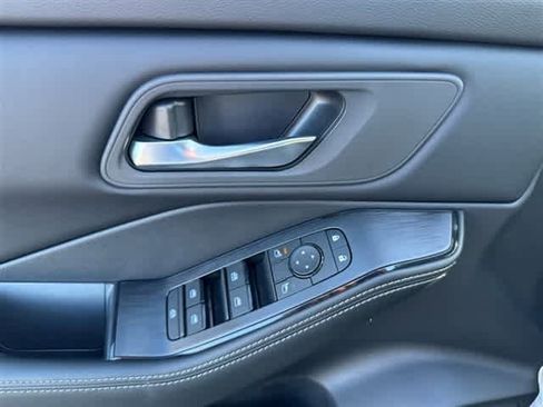 New 2026 Nissan Rogue SV image 10