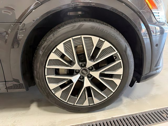 Used 2024 Audi Q8 e-tron Prestige w/ Prestige Package AWD/4WD image 15
