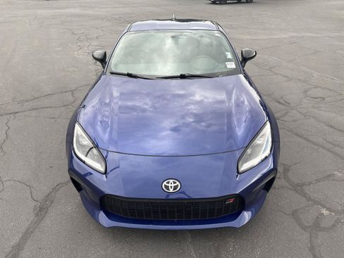 Used 2024 Toyota GR86 RWD image 3
