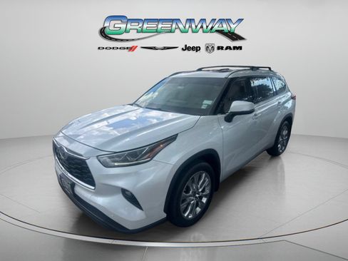 Used 2023 Toyota Highlander Limited AWD/4WD image 3