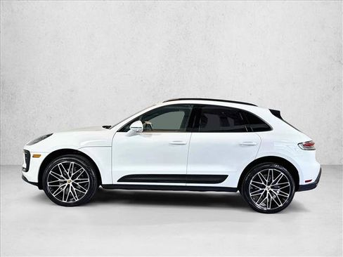 Certified 2026 Porsche Macan AWD/4WD image 2