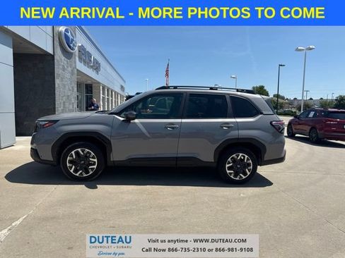 Used 2025 Subaru Forester Premium w/ Convenience Package #1 AWD/4WD image 1