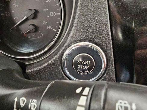 Used 2017 Nissan Rogue SV AWD/4WD image 16