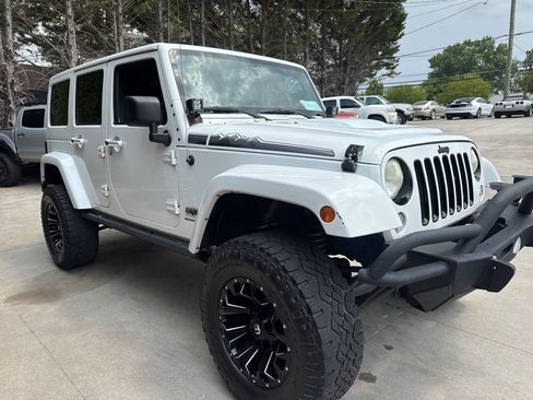 Used 2014 Jeep Wrangler Unlimited Sahara AWD/4WD image 7