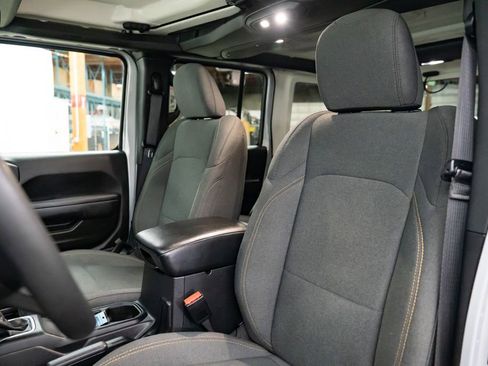 Used 2024 Jeep Wrangler Unlimited image 23